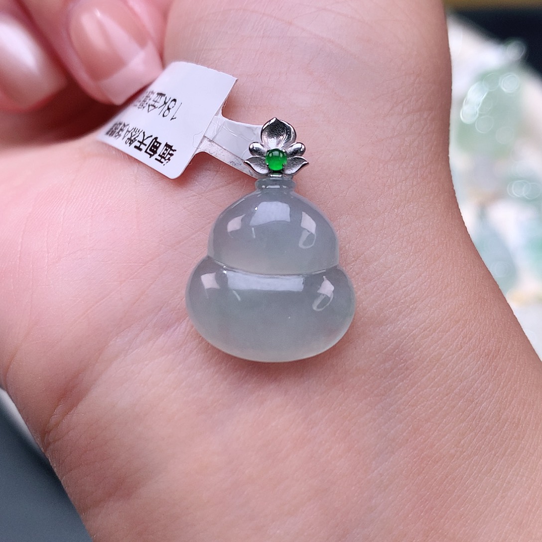 颈饰18K金镶嵌翡翠葫芦