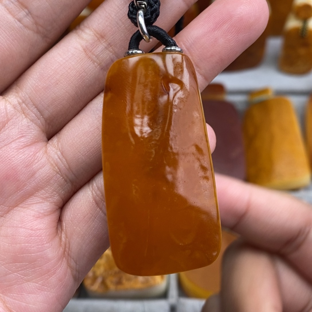 琥珀吊坠(赠链)未镶嵌