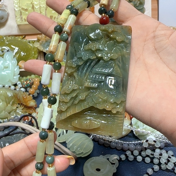 未镶嵌蛇纹石玉吊坠