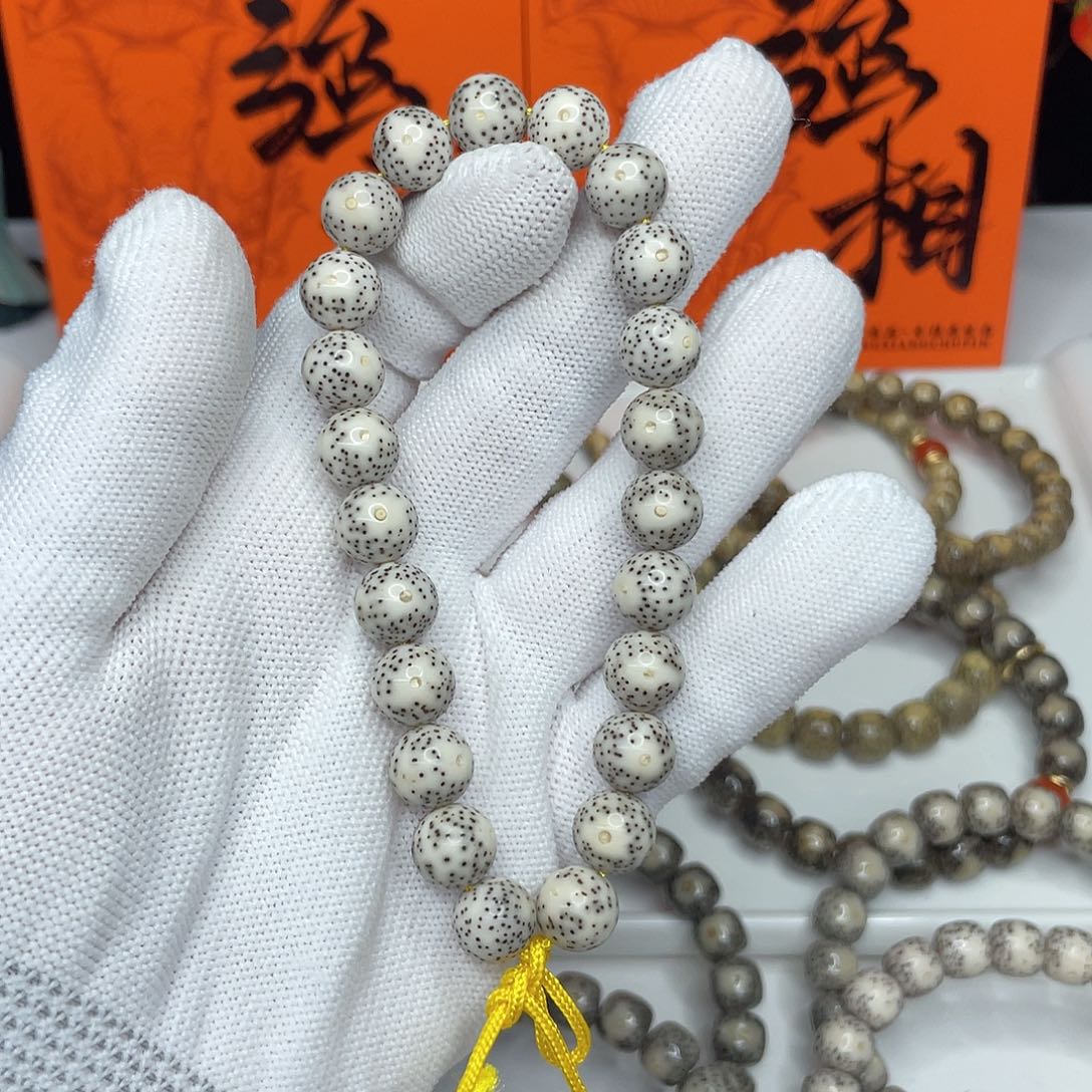星月菩提手串23。卡10圆珠骨瓷白手持