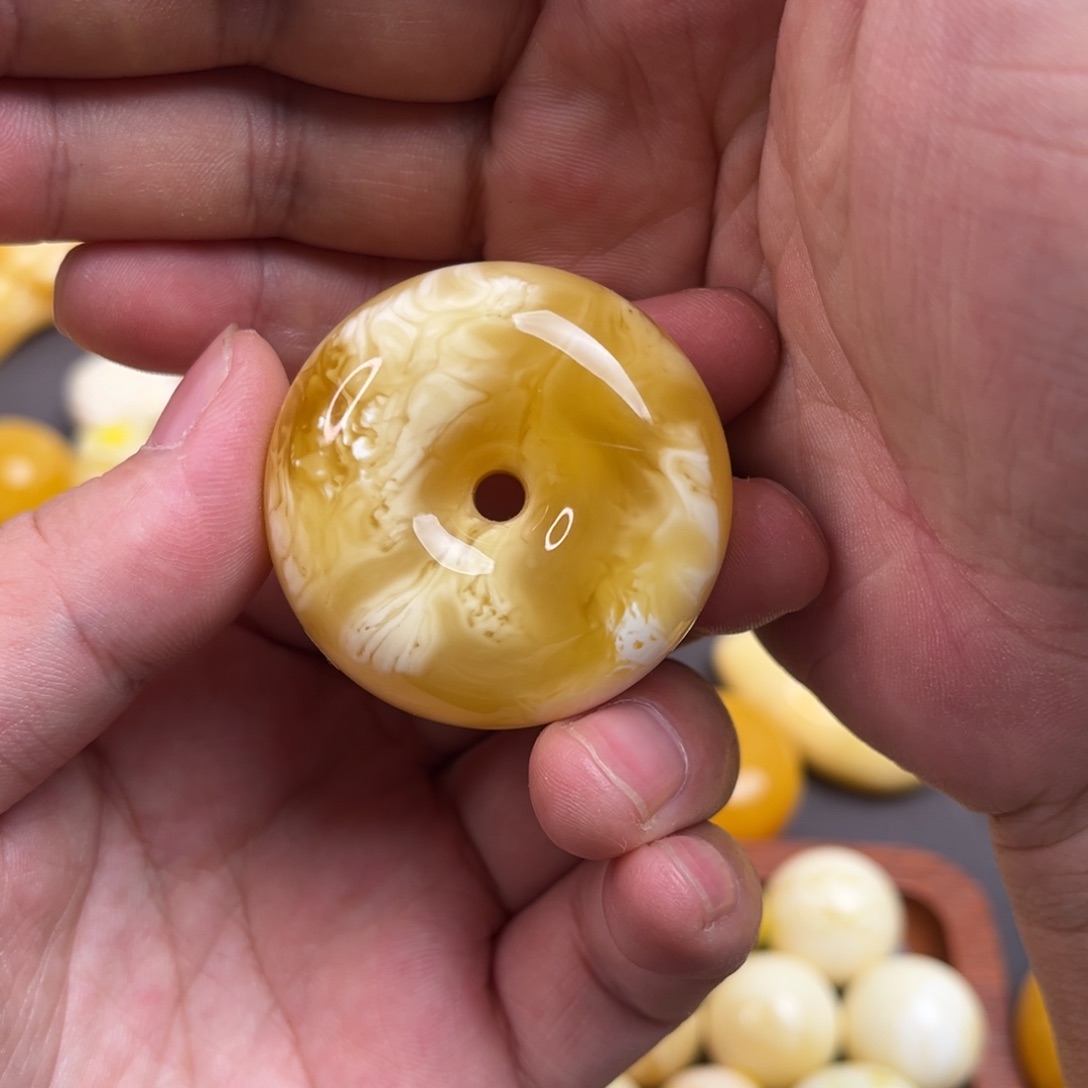 蜜蜡裸石未镶嵌金咖妖扣子