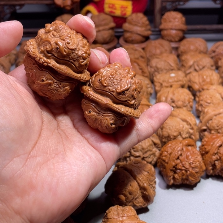 ฅ****ฅ蛤蟆头雕刻的金蟾