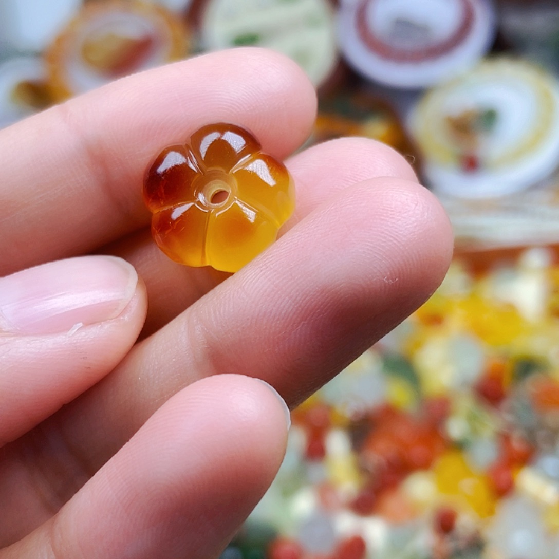 琥珀裸石未镶嵌订制