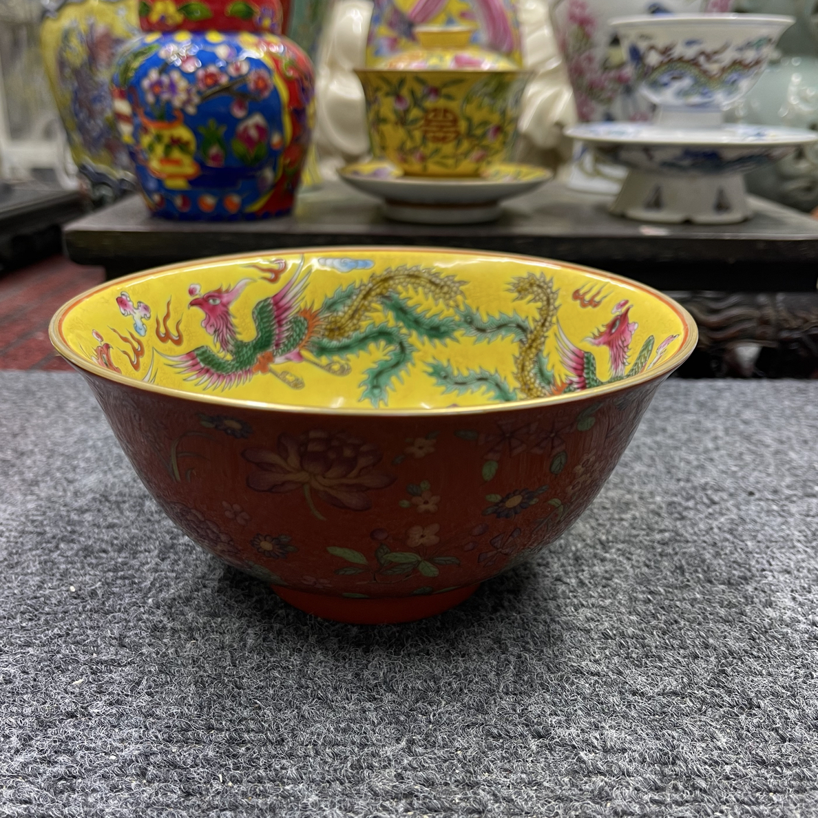 珐琅彩手绘钒红五凤赏碗摆件