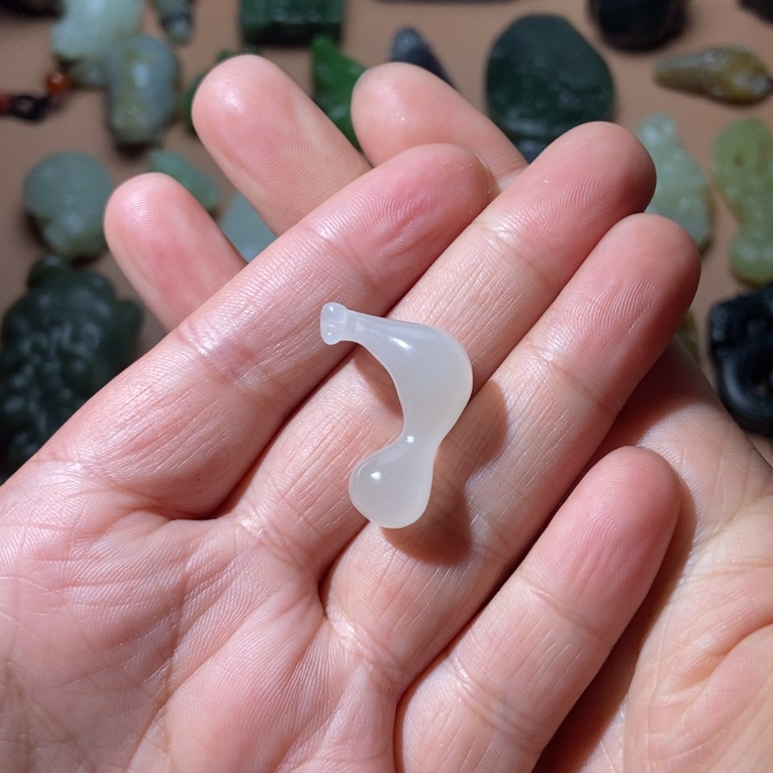 和田玉颈饰未镶嵌定制