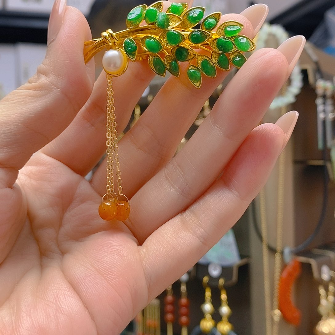 未镶嵌翡翠耳饰翡翠