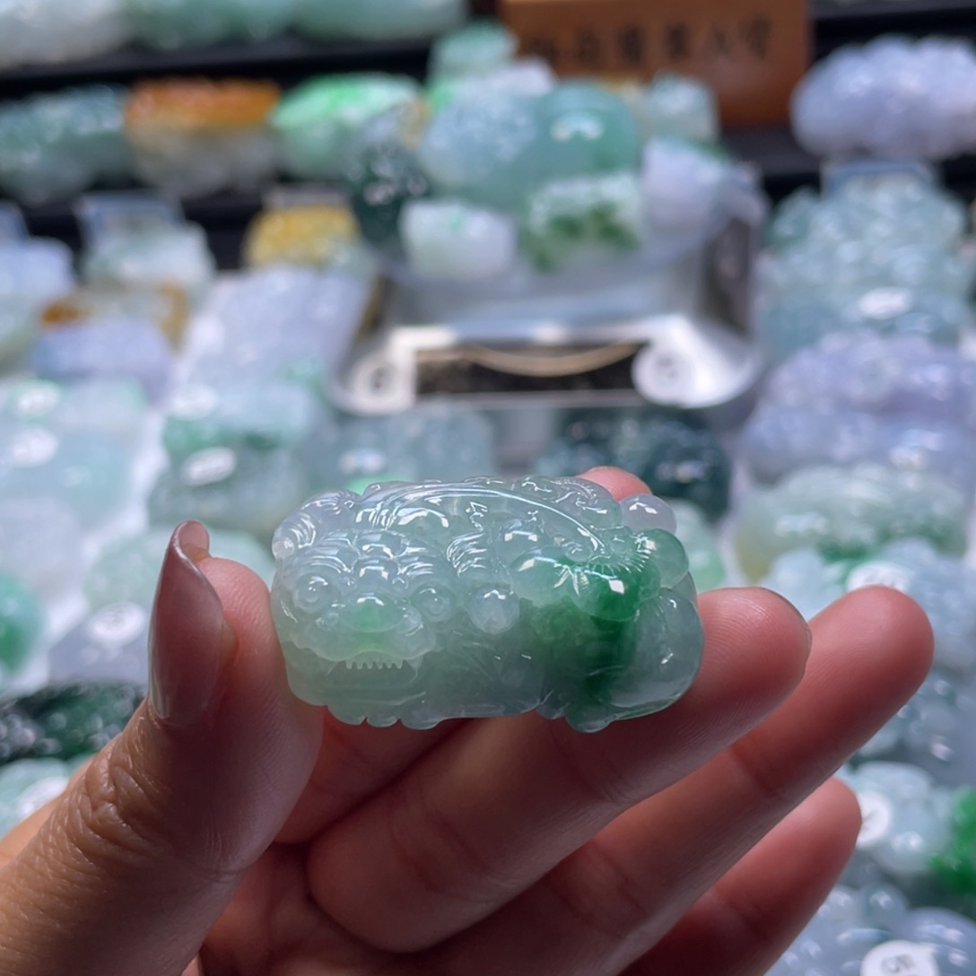 翡翠颈饰未镶嵌貔貅