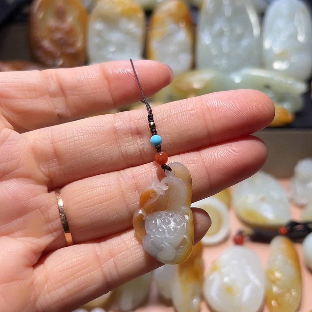 和田玉未镶嵌颈饰