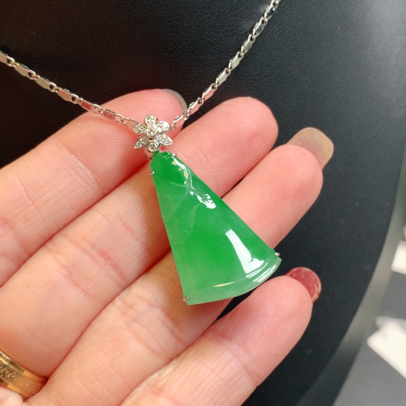 【闪购商品】翡翠吊坠(赠链)18K金镶嵌