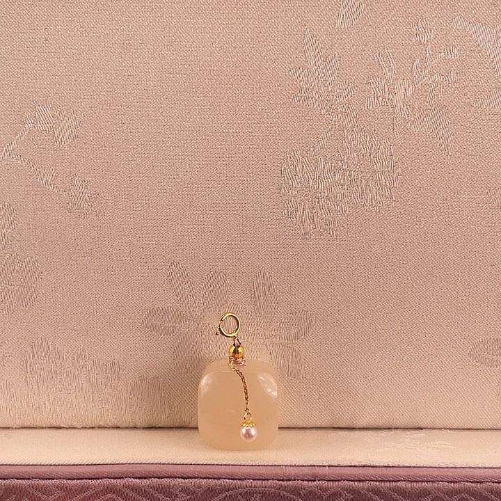 和田玉吊坠(不含链)18K金镶嵌