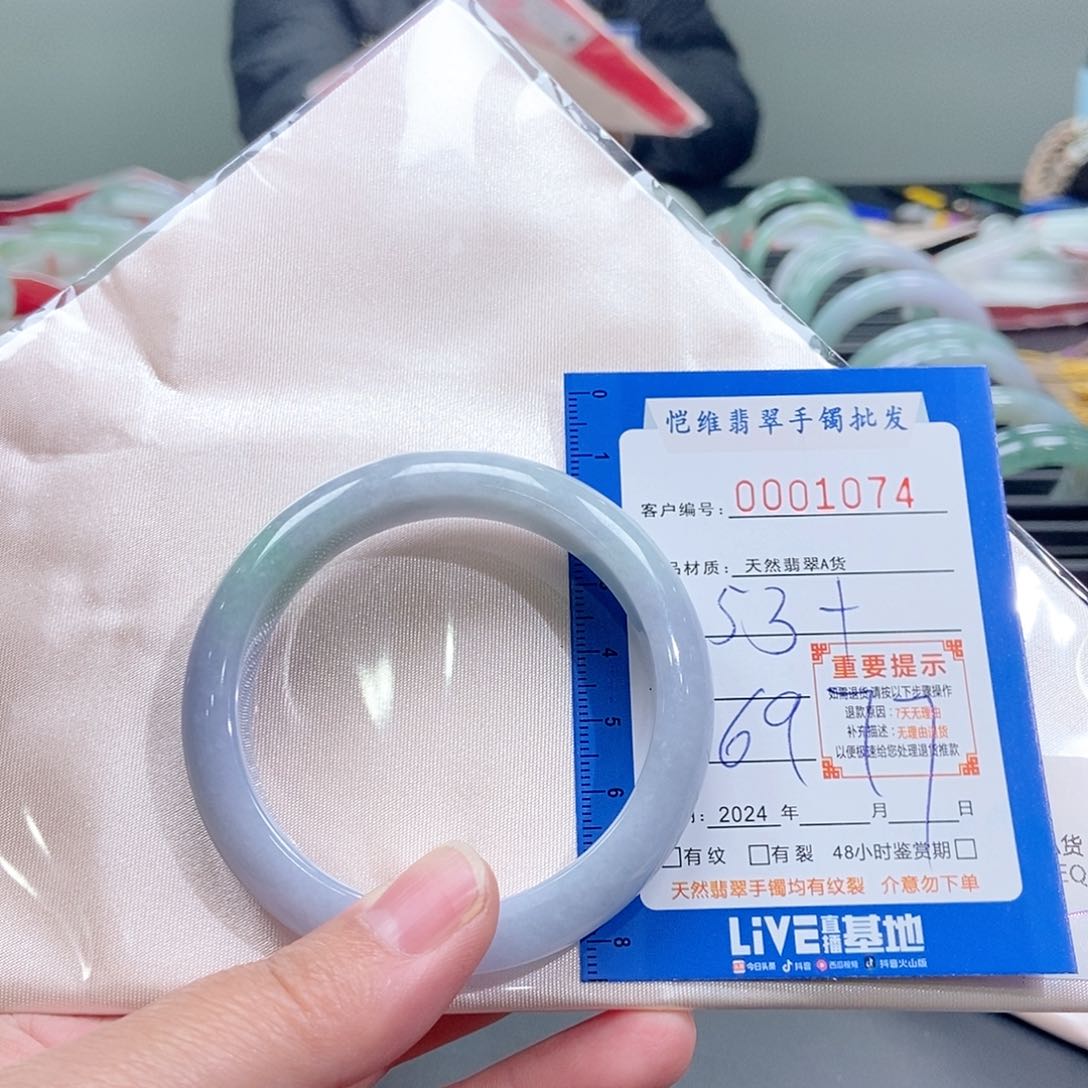 翡翠手镯未镶嵌大*子缅甸翡翠