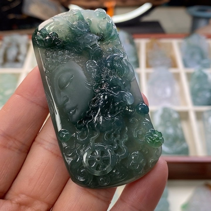 翡翠颈饰未镶嵌永***走翡翠