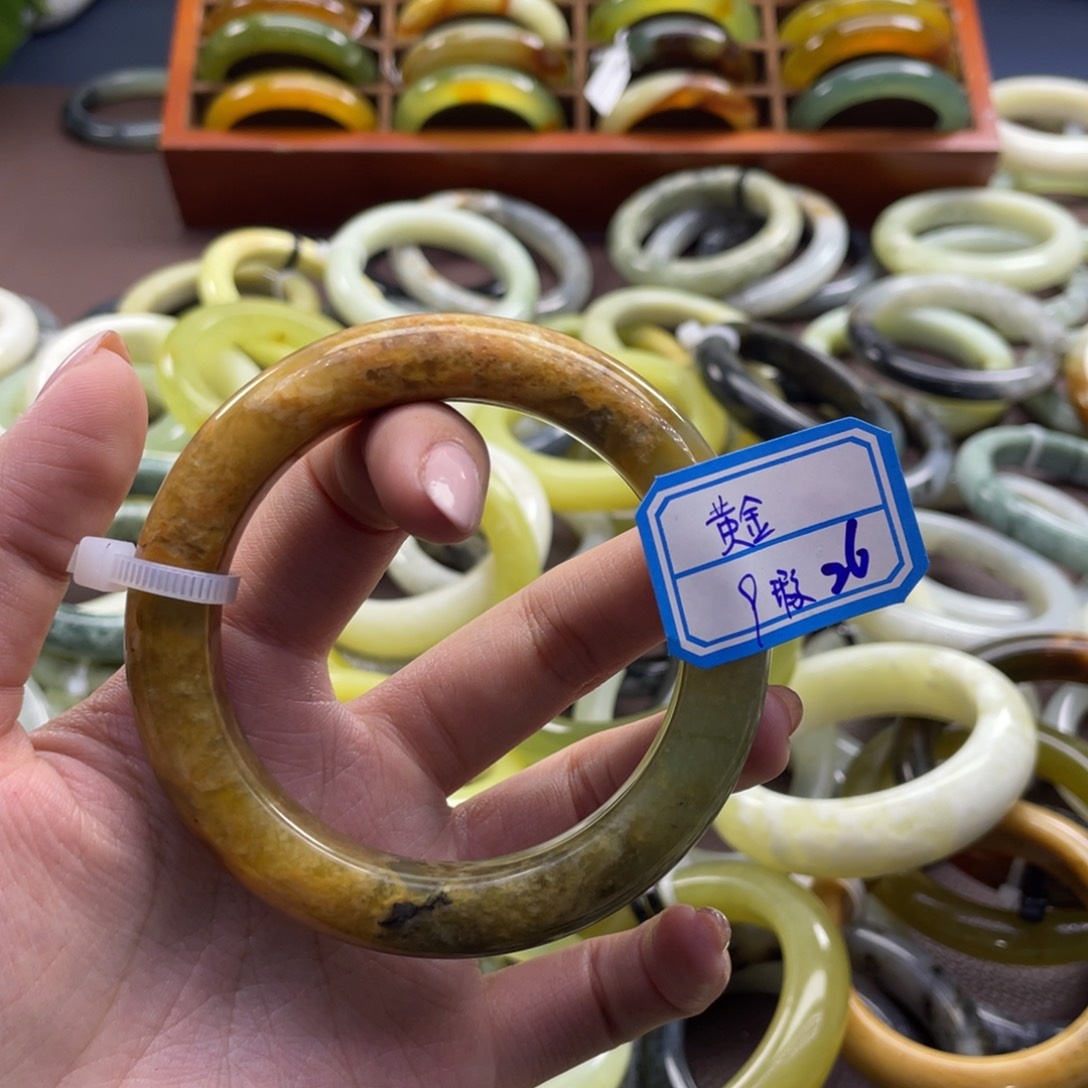 黄***金蛇纹石玉未镶嵌手镯