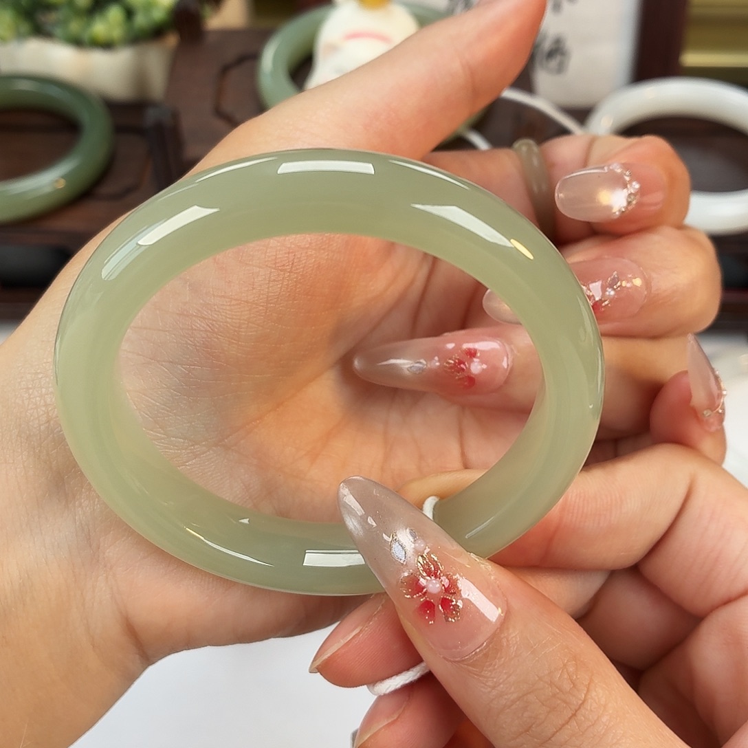 和田玉未镶嵌手镯