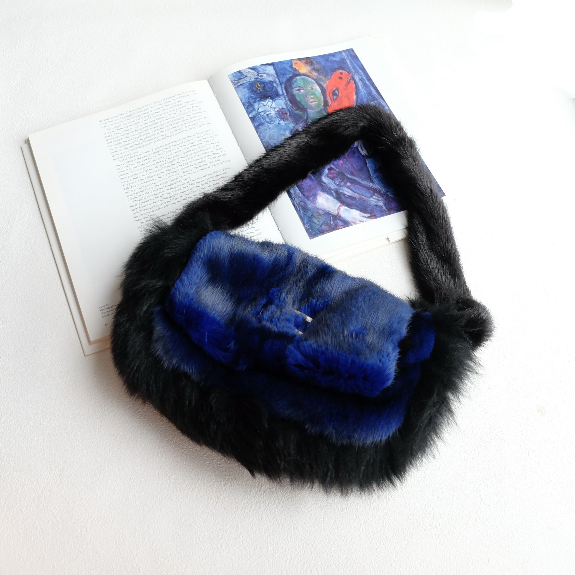 95新 FENDI/芬迪 辣辣/超美克莱因蓝毛毛单肩包