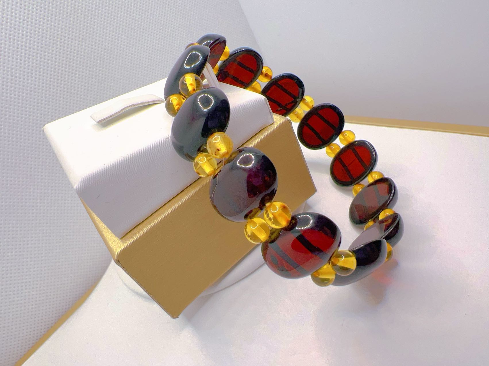 【包邮】天然琥珀手串时尚款bilayzuk kankahri