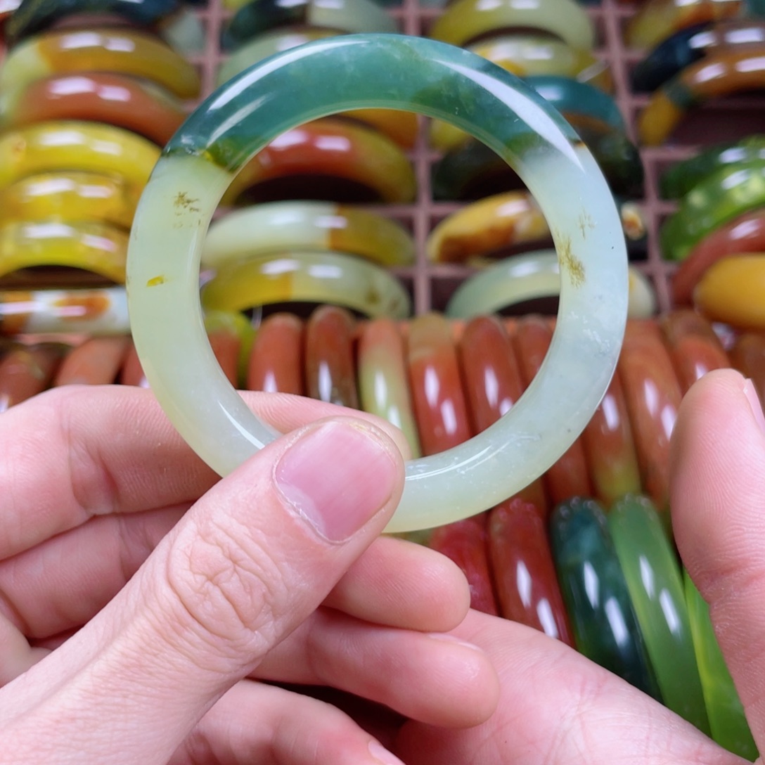 蛇纹石玉未镶嵌手镯