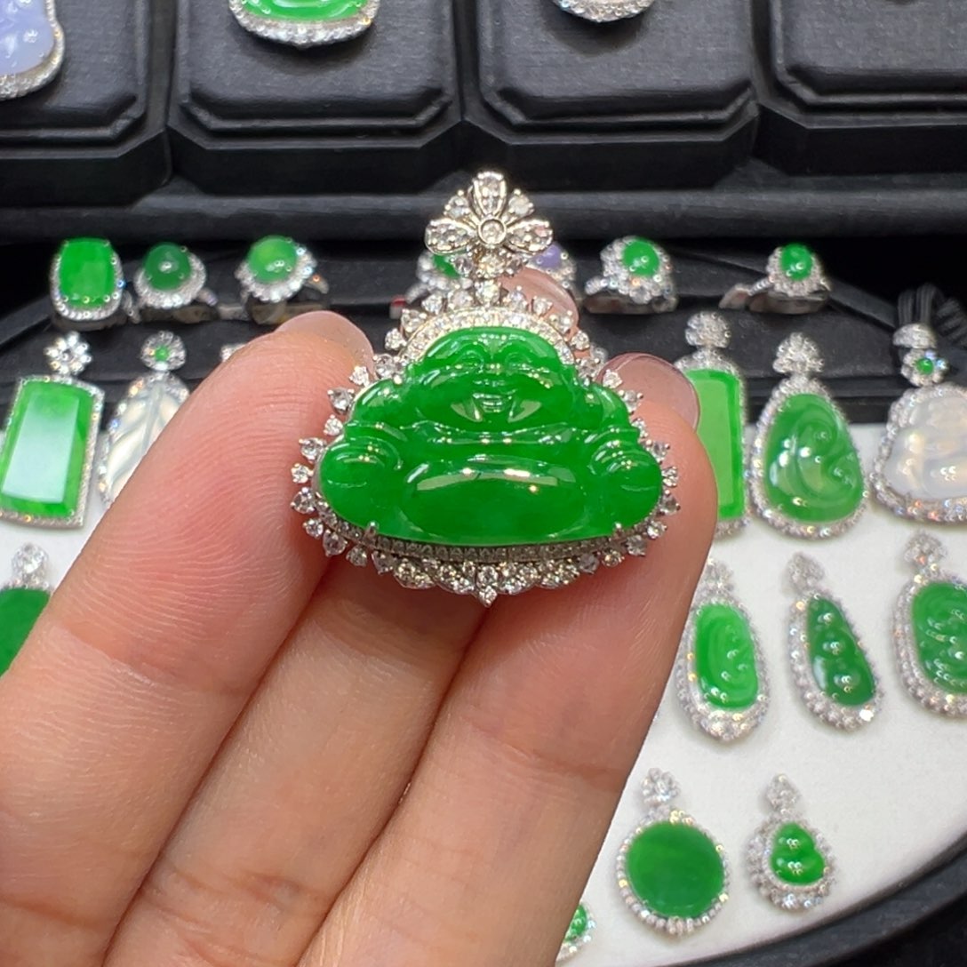 翡翠颈饰18K金镶嵌翡翠