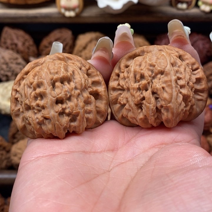 文玩核桃把件007闷白狮子42