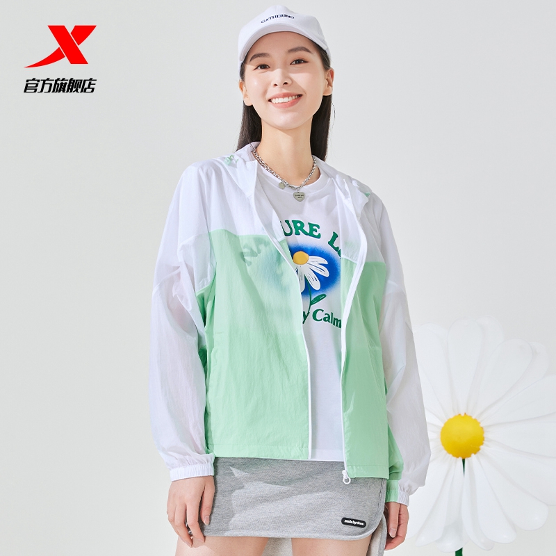 特步运动风衣女士夏季新款宽松轻薄连帽时尚防风上衣户外休闲外套