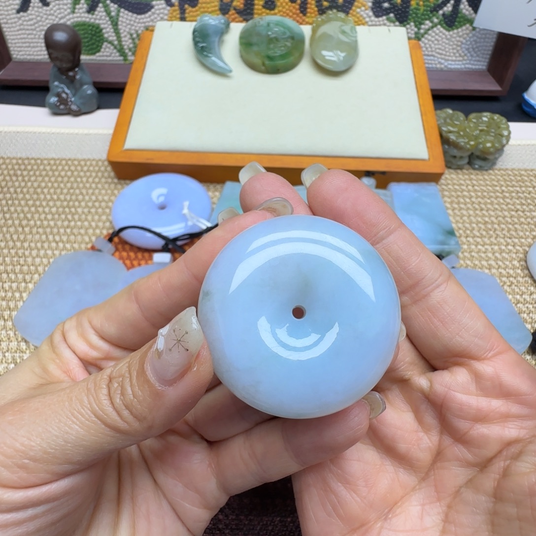 翡翠未镶嵌颈饰平安扣