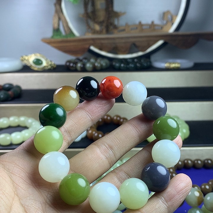 ****·和田玉未镶嵌手串