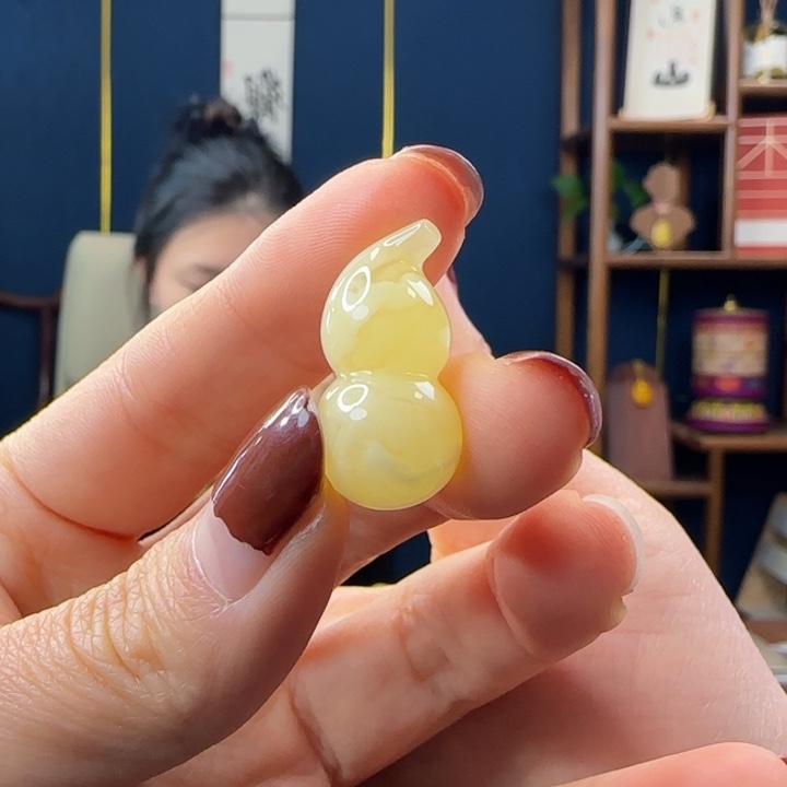 蜜蜡吊坠(赠链)未镶嵌桐**?