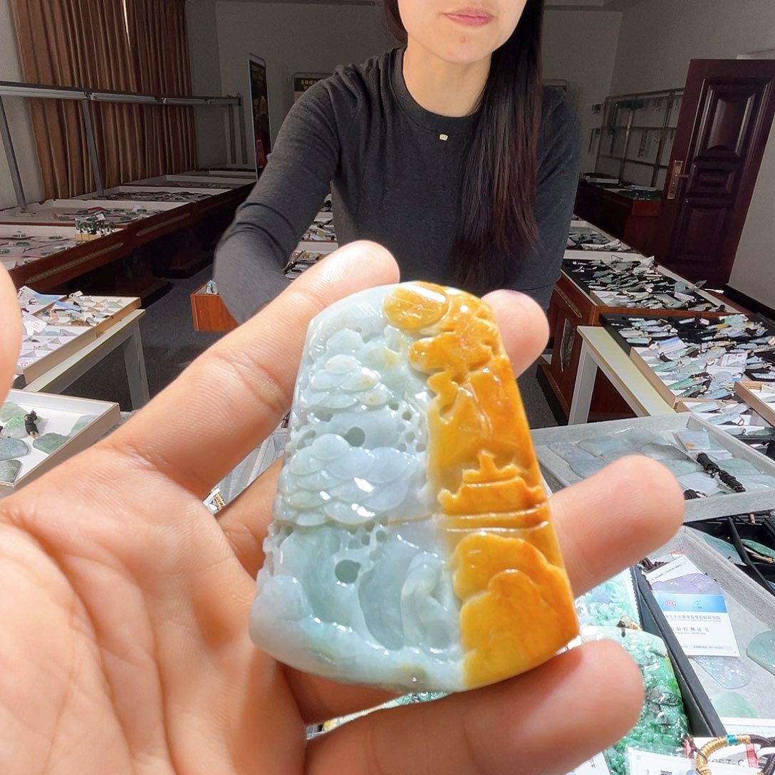 翡翠未镶嵌颈饰一