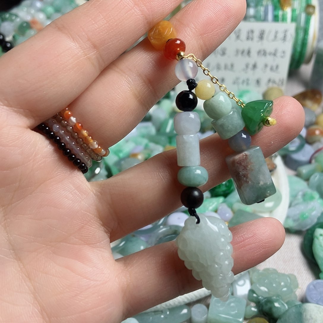 翡翠颈饰未镶嵌手机挂