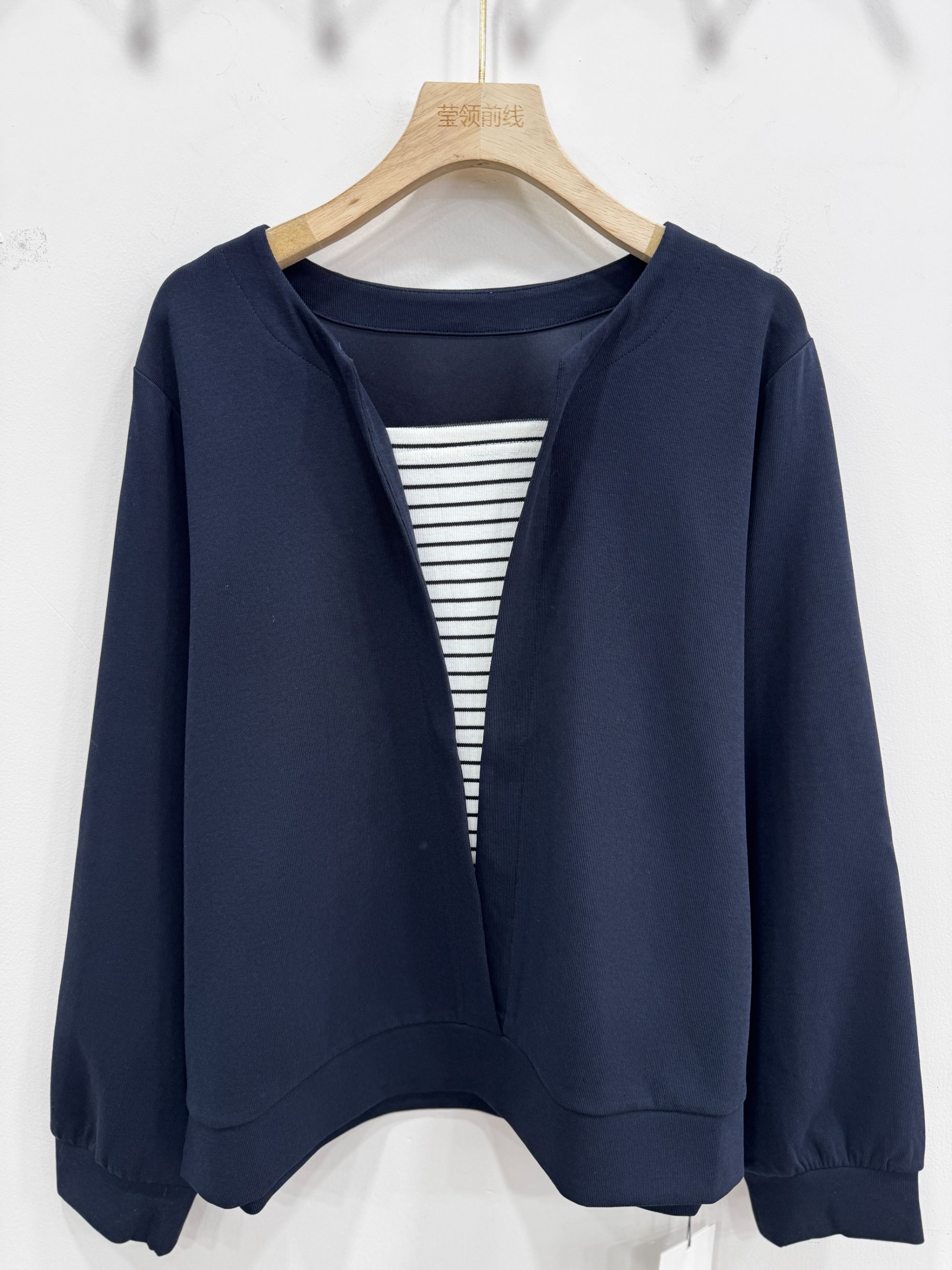 {莹莹推荐}29020冬季大码女装休闲条纹假两件打底T恤