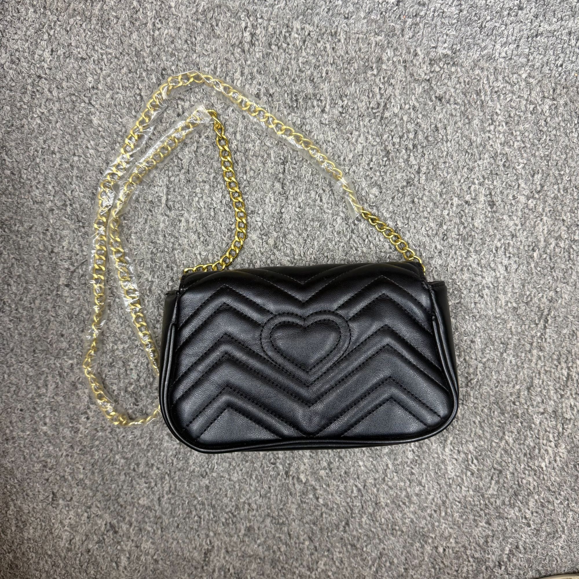 【A25】   新款经典 爱心绣线马蒙mini-黑色