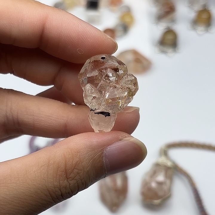 飘***水晶未镶嵌颈饰巴基斯坦红泥闪灵钻