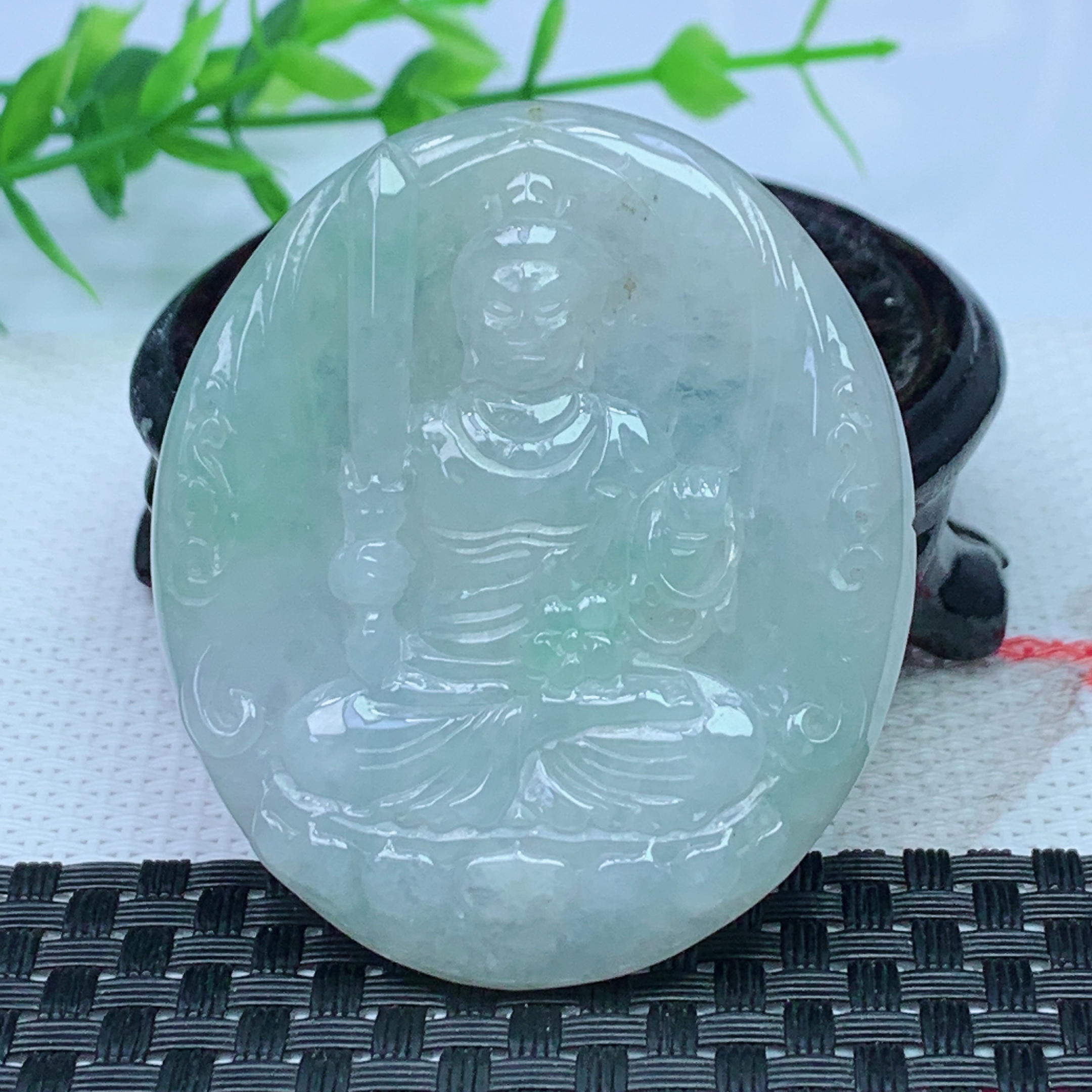缅甸天然A货翡翠 水润不动明王吊坠 尺寸；55*47.8*5.8mm
