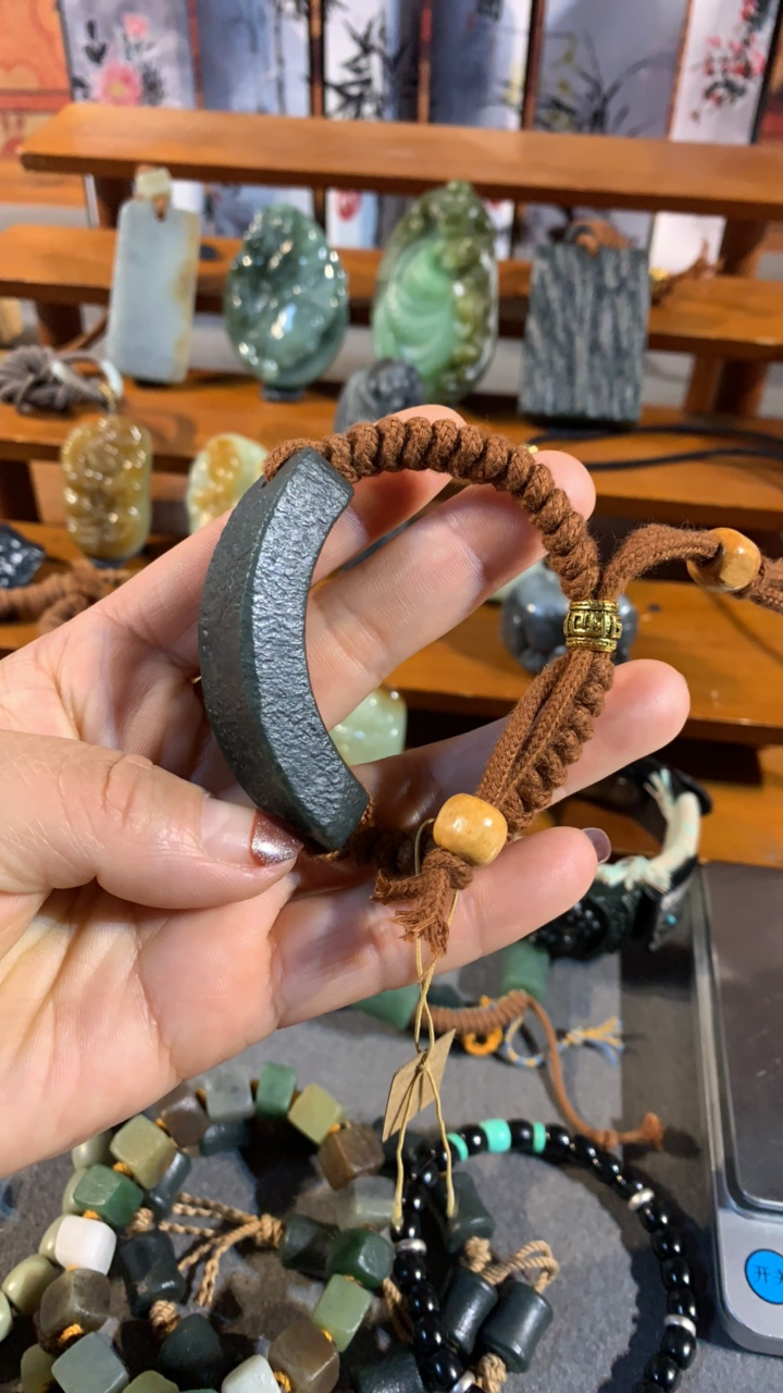 精品的和田玉的挂件