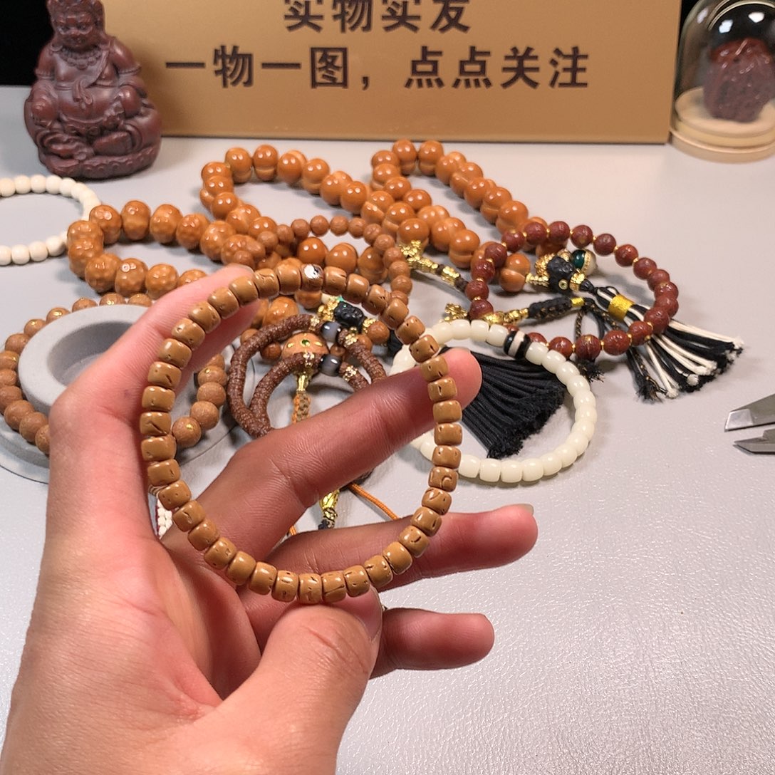 桃核吊坠。。。。。。。。。。。