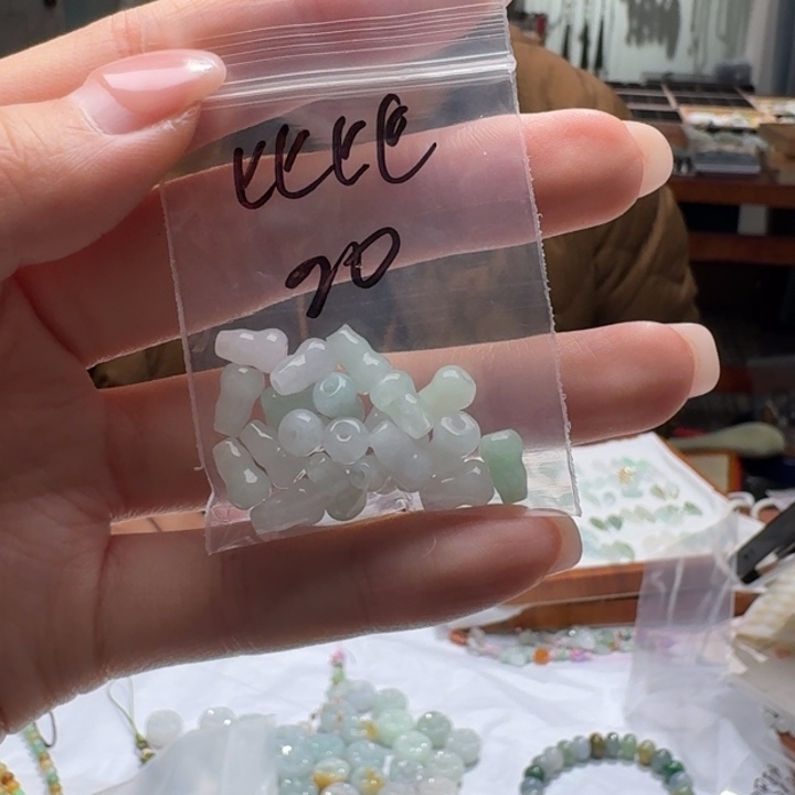 未镶嵌挂件翡翠比**是