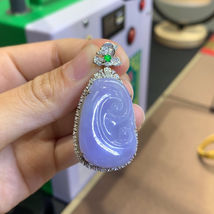 翡翠18K金镶嵌颈饰翡翠