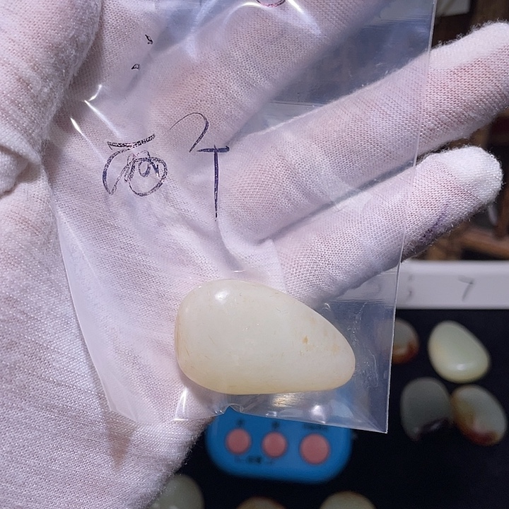 两***袄和田玉未镶嵌挂件