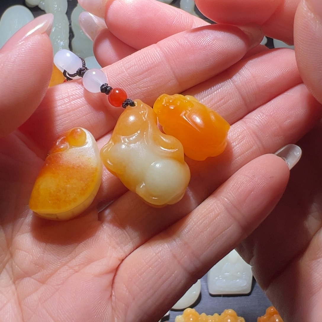 颈饰未镶嵌和田玉雾*