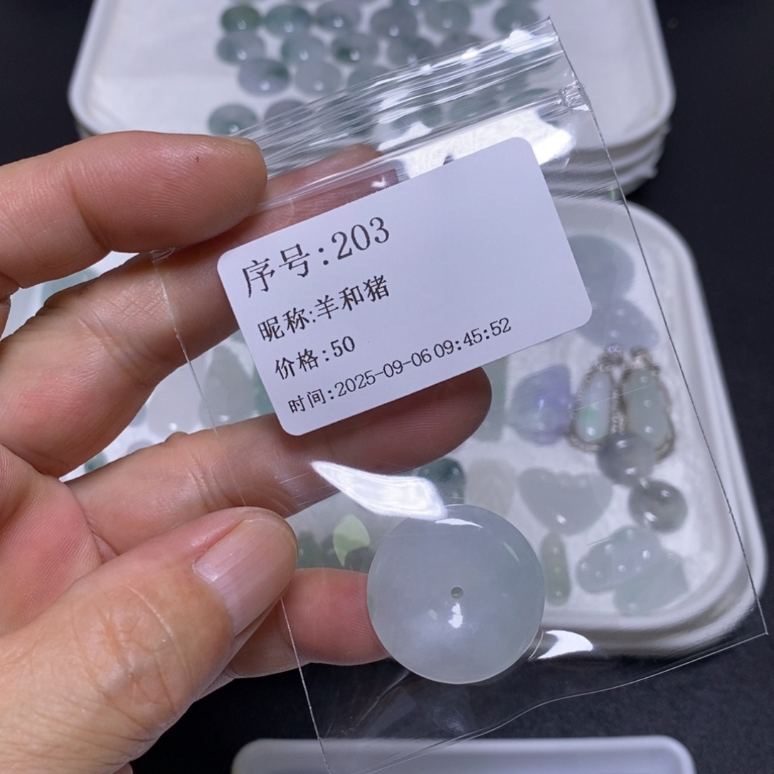 羊***猪吊坠(不含链)未镶嵌翡翠