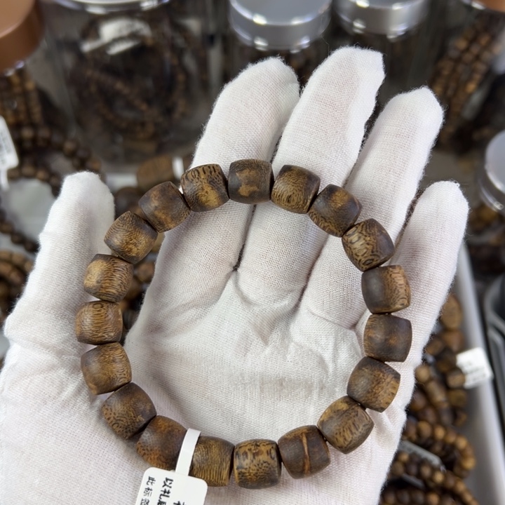 沉香沉香碎屑奇楠沉香 1.1 老料鼓珠