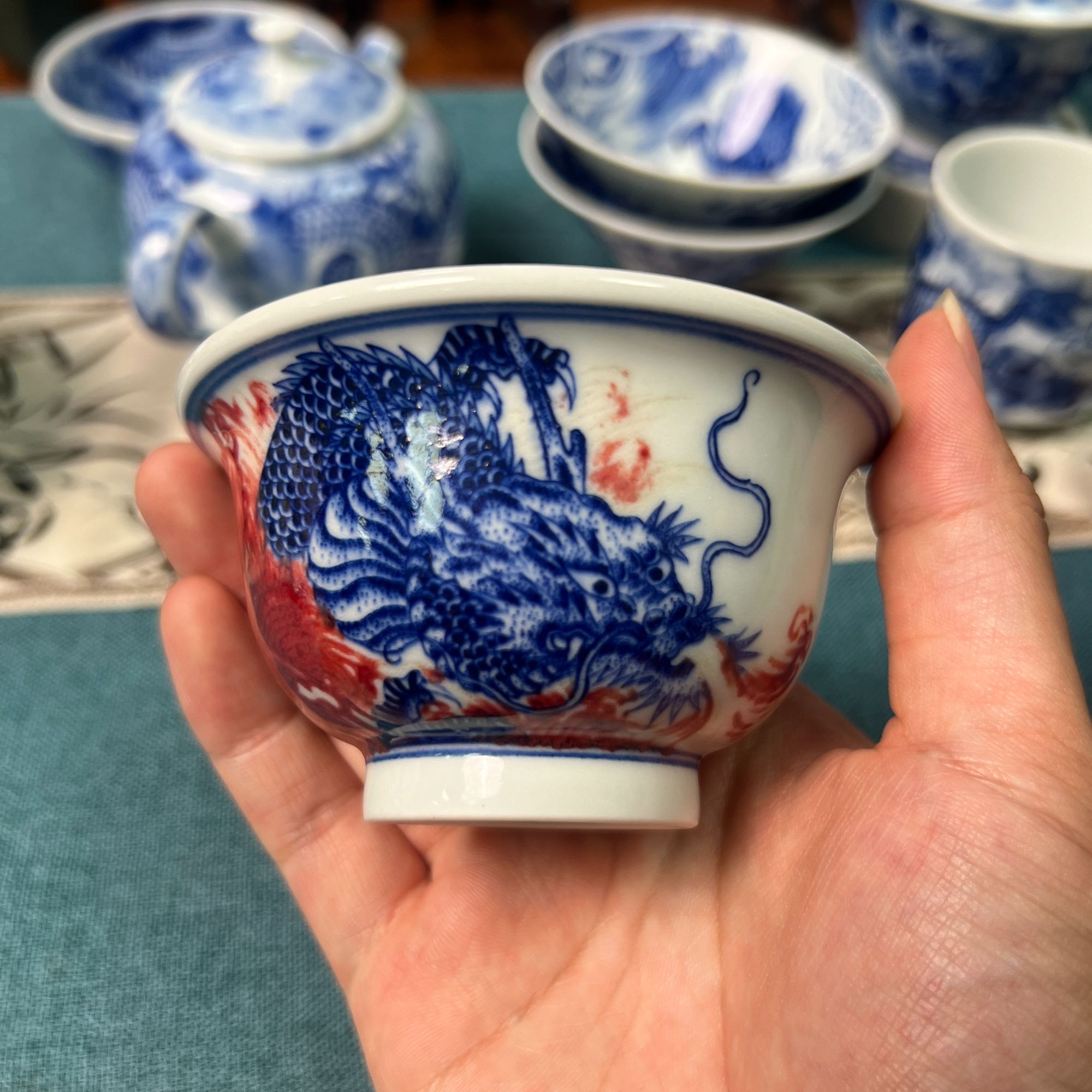 手工手绘青花釉里红主人杯压手杯-穿云龙