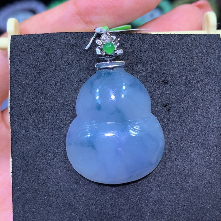 翡翠18K金镶嵌颈饰翡翠