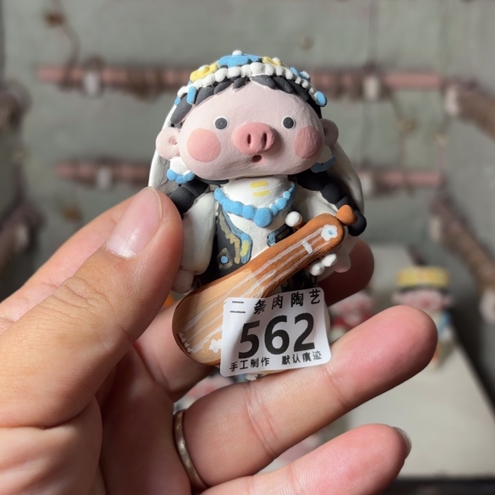 芒***鲜陶摆件景德镇陶瓷摆件猪猪猪