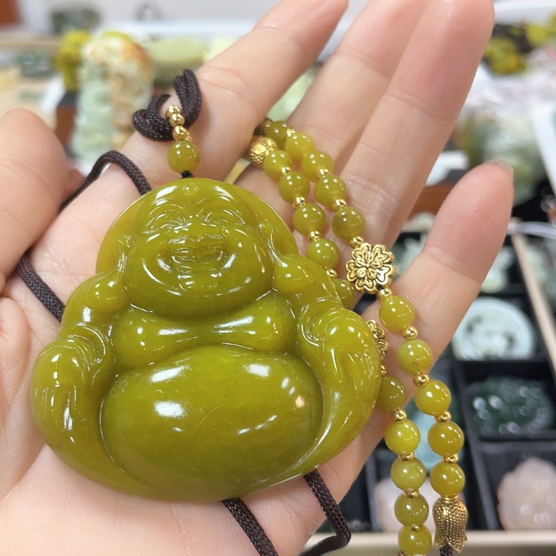 蛇纹石玉颈饰合金