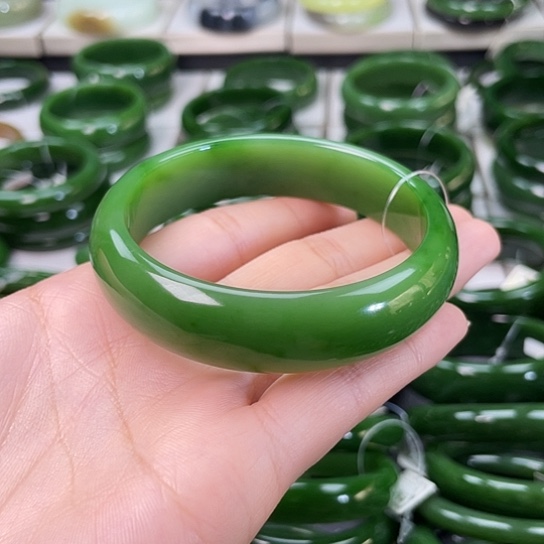 和田玉（碧玉）未镶嵌手镯