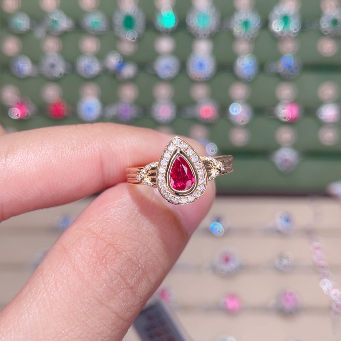 红宝石戒指18K金镶嵌0.3ct 无烧鸽血