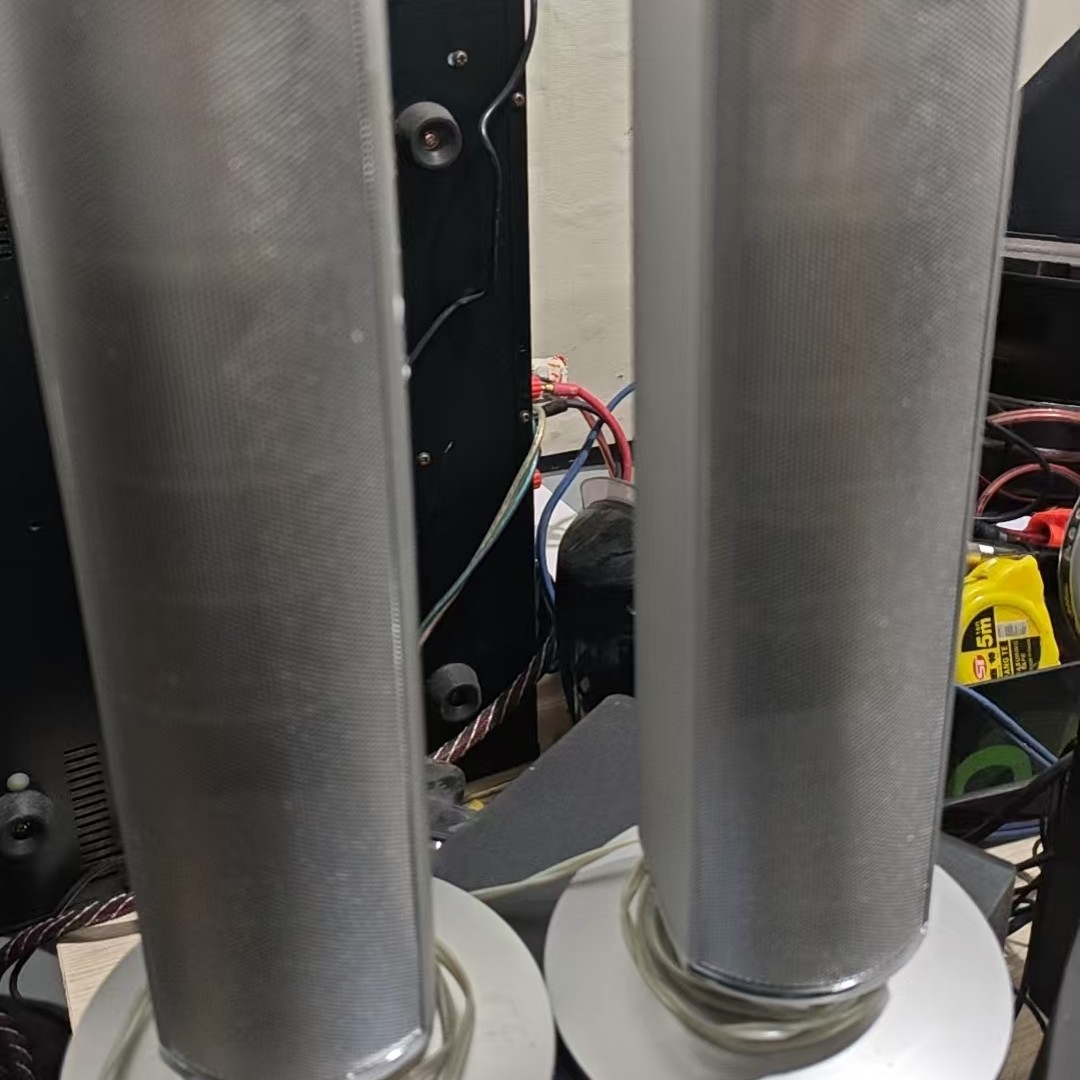 8新  二手音响高音一对，不包邮，运费到付