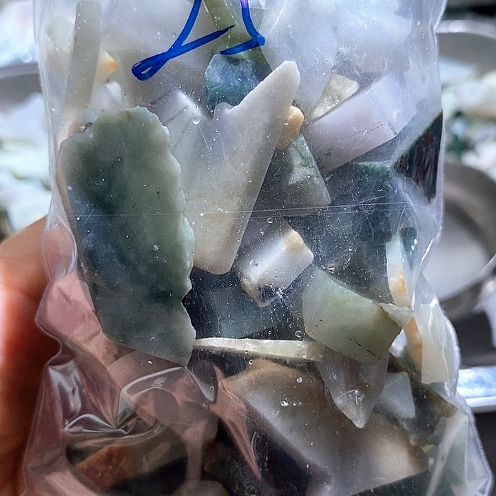 颈饰未镶嵌翡翠鱼缸料25