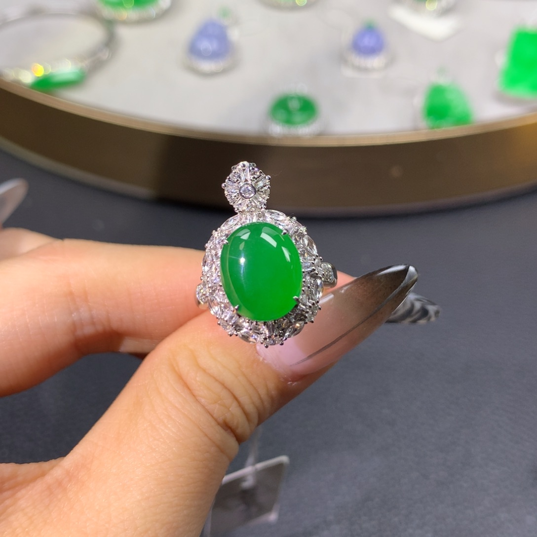 翡翠戒指18K金镶嵌翡翠